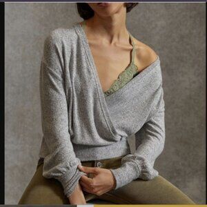 -PRE LOVED- ANTHROPOLOGIE ROCIO SURPLICE TOP IN GRAY SZ L